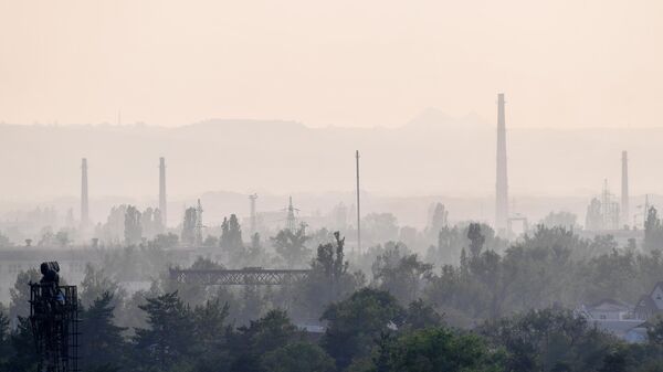 Дым от пожаров на заводе Азот в Северодонецке