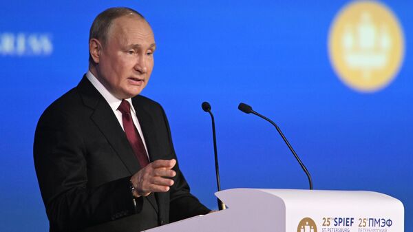 Президент РФ Владимир Путин на ПМЭФ-2022