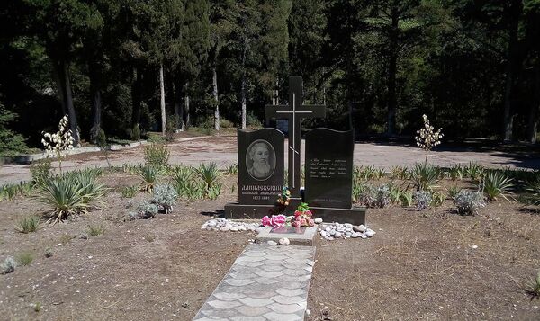 Памятник Н.Я. Данилевскому Памятник Н.Я. Данилевскому