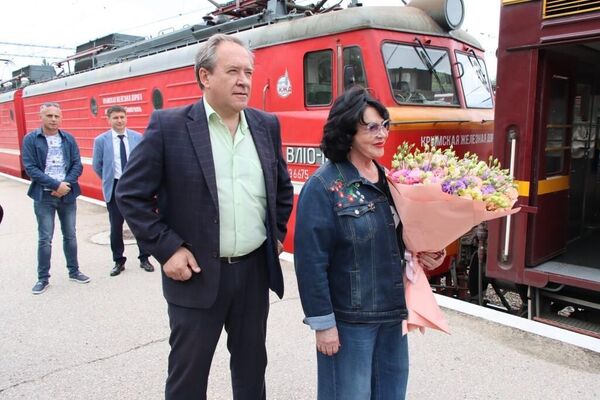 Надежда Бабкина на вокзале Симферополя Надежда Бабкина на вокзале Симферополя