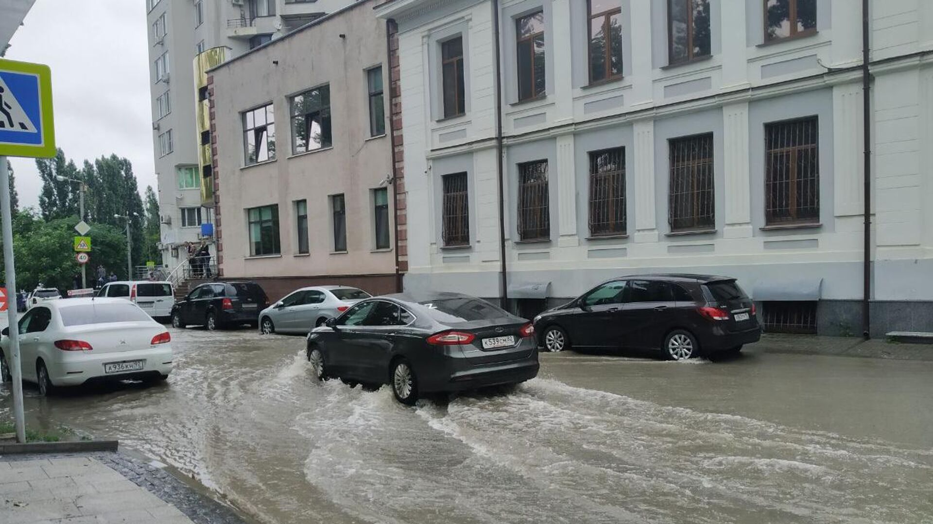 Разлив Салгира после аномальных дождей в июне 2022 года - РИА Новости, 1920, 29.06.2022