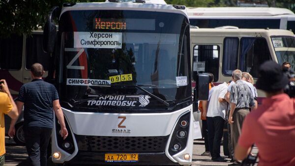 Прибытие рейсового автобуса из Херсона на автостанцию в Симферополе