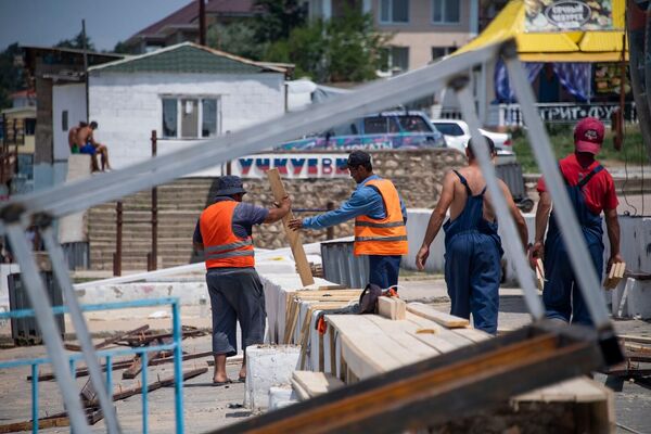 Строительство на пляже Учкуевка в Севастополе
