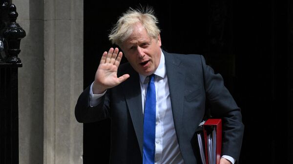 Премьер-министр Великобритании Борис Джонсон покидает Даунинг-стрит, 10 в центре Лондона