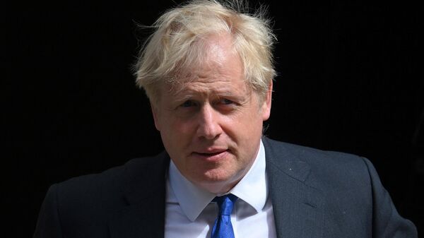 Премьер-министр Великобритании Борис Джонсон покидает Даунинг-стрит, 10 в центре Лондона 6 июля 2022 