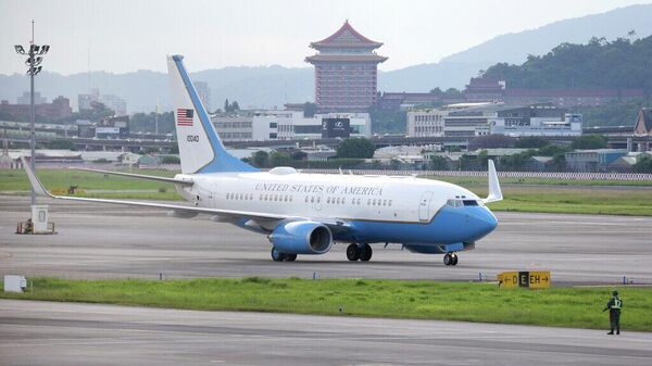 Самолет США в аэропорту Тайбэй Суншань в Тайбэе, Тайвань