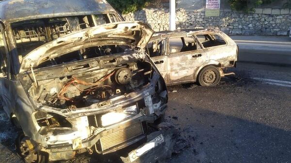 В районе Массандры сгорели два автомобиля