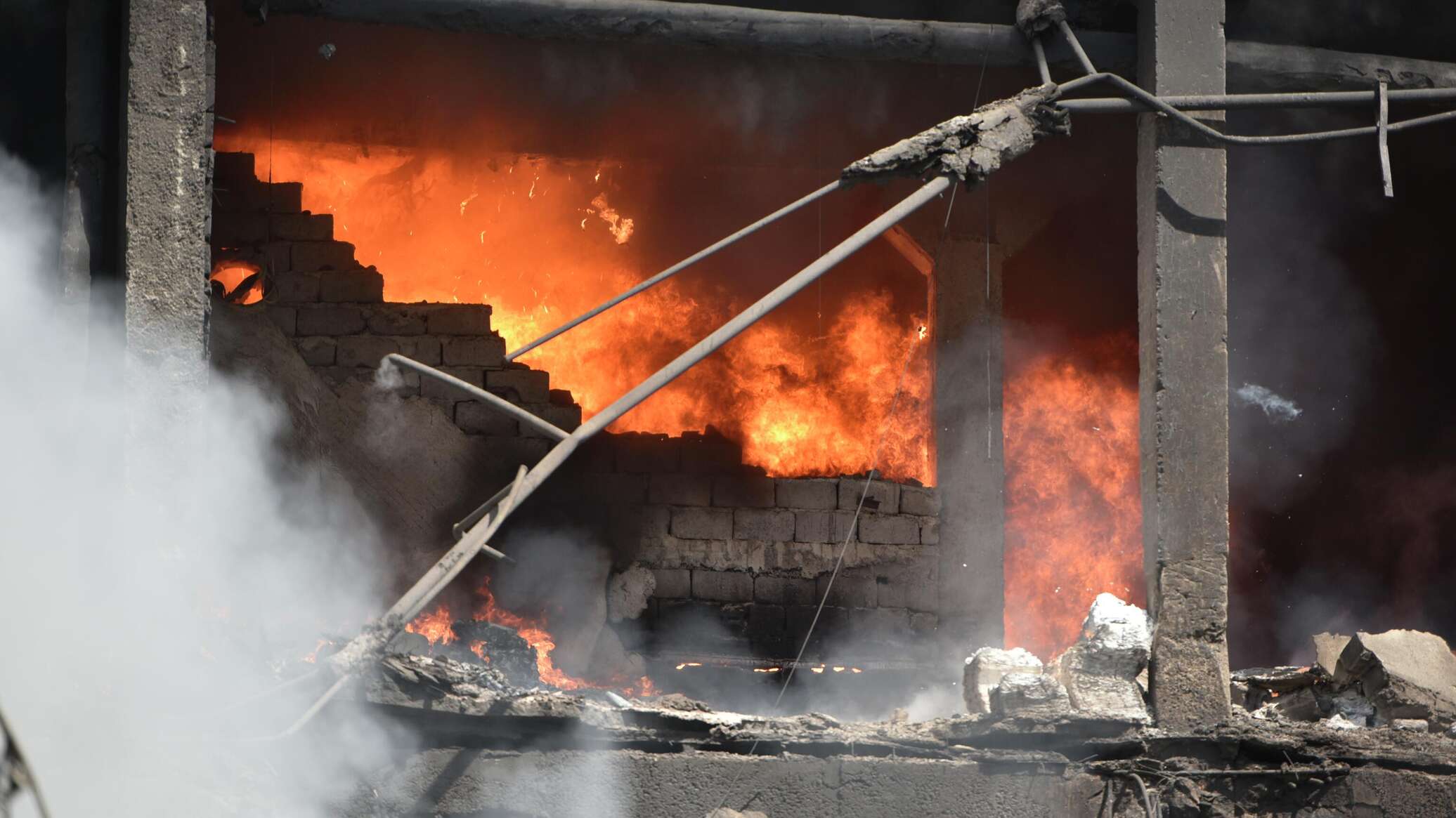 Видео пожара внутри. Пожары и взрывы. Пожар в Харькове. Огонь взрыв. Пожар внутри.