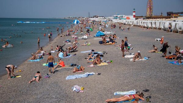 Пляж в посёлке Новофёдоровка в Крыму