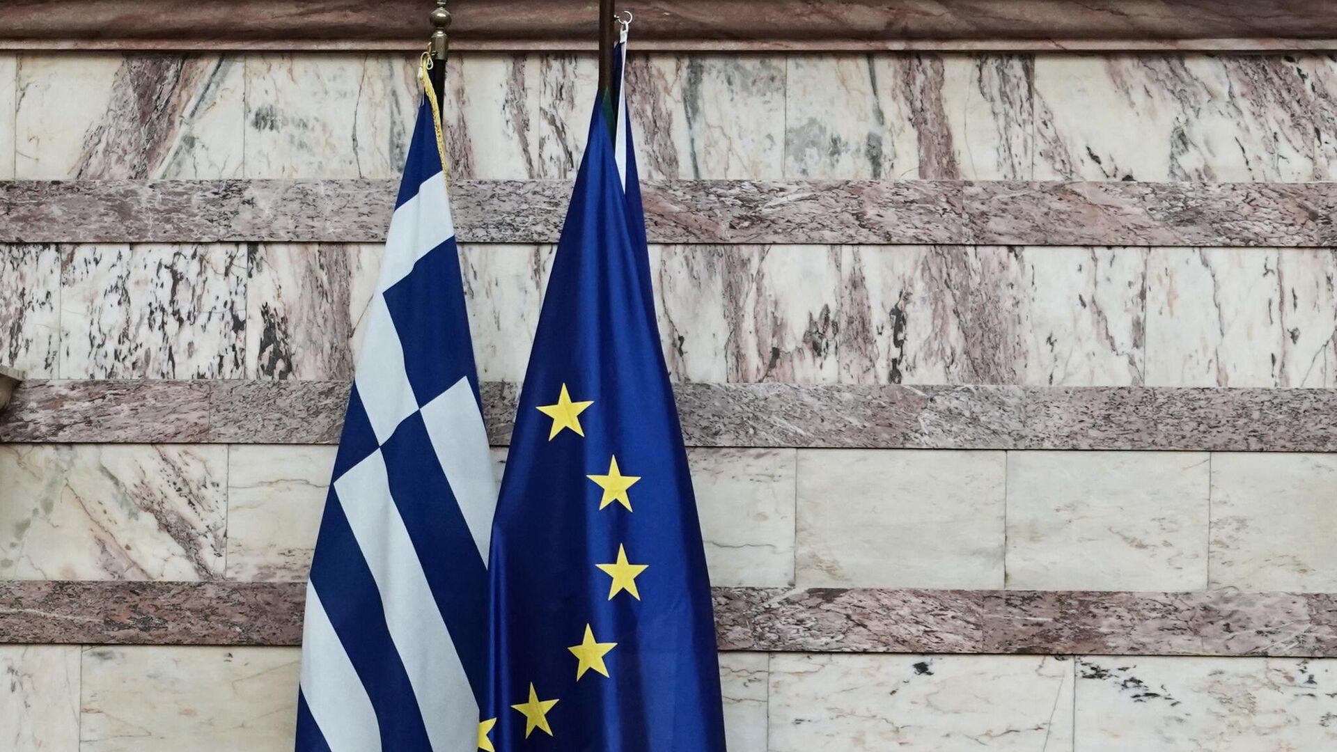 Флаг Греции и ЕС в парламенте Греции - РИА Новости, 1920, 28.08.2022