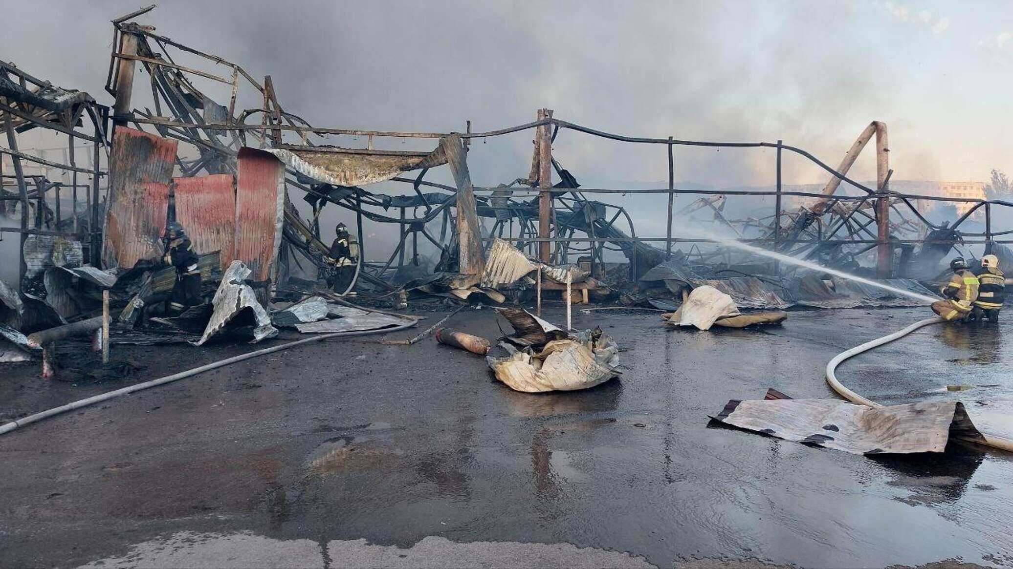 28 августа 2014. Пожар в Волгограде 2022. Сгорел рынок в Волжском.