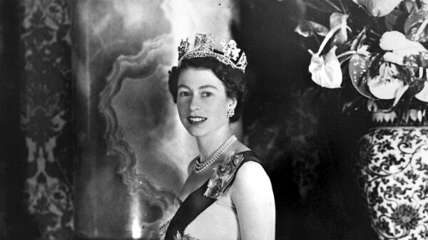 официальный портрет королевы Елизаветы II