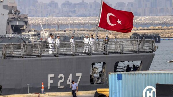 Фрегат ВМС Турции (F-247) TCG Kemalreis. Фото AFP