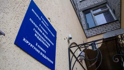 Последствия артиллерийского обстрела Васильевской центральной городской больницы