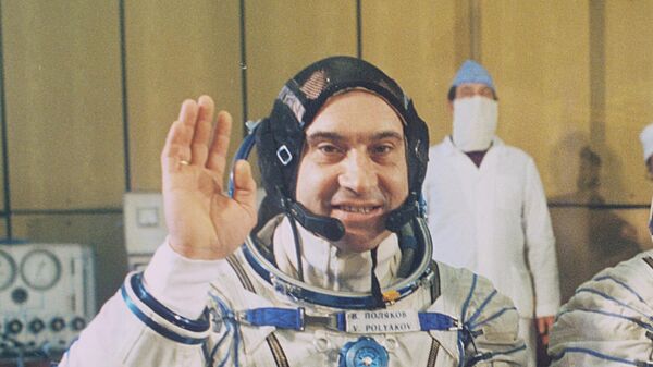 космонавт-исследователь (врач)
Валерий Поляков