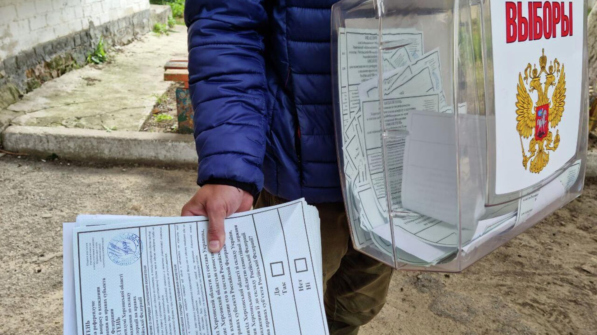 Голосование на референдуме в Херсонской области - РИА Новости, 1920, 25.09.2022