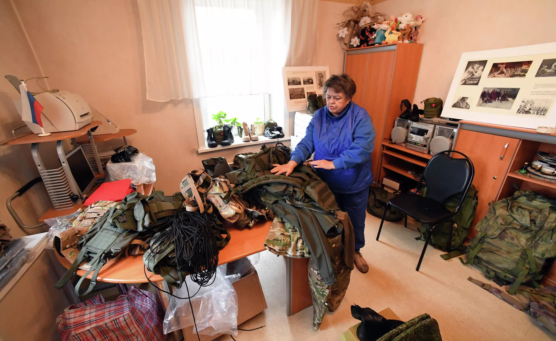 Сбор необходимого снаряжения для участников спецоперации - РИА Новости, 1920, 02.10.2022