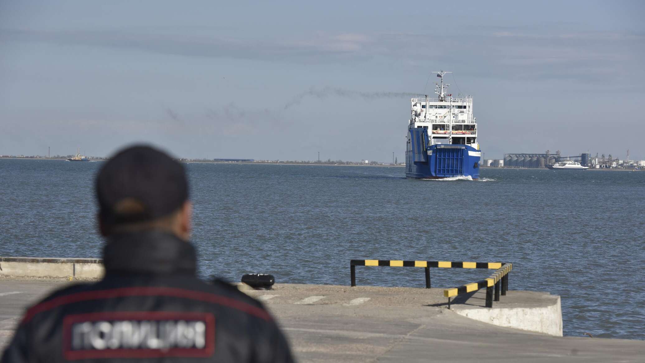 Новости крымский пролив. Паром через Керченский пролив 2023. Паром Керченский пролив. Керченский пролив переправа. Керченский пролив порт.