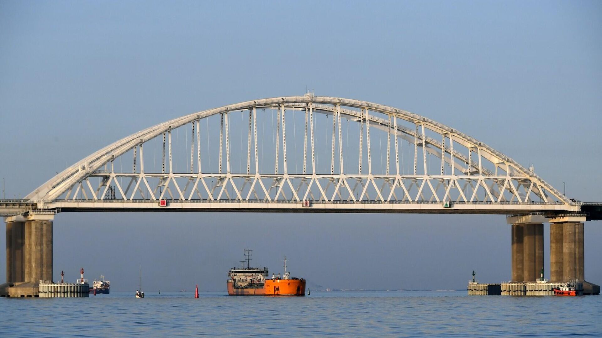 Движение по Крымском мосту ограничено в сторону Кубани - РИА Новости Крым,  24.02.2023