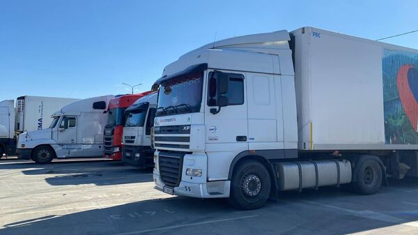 Очередь из грузовых автомобилей в Крыму