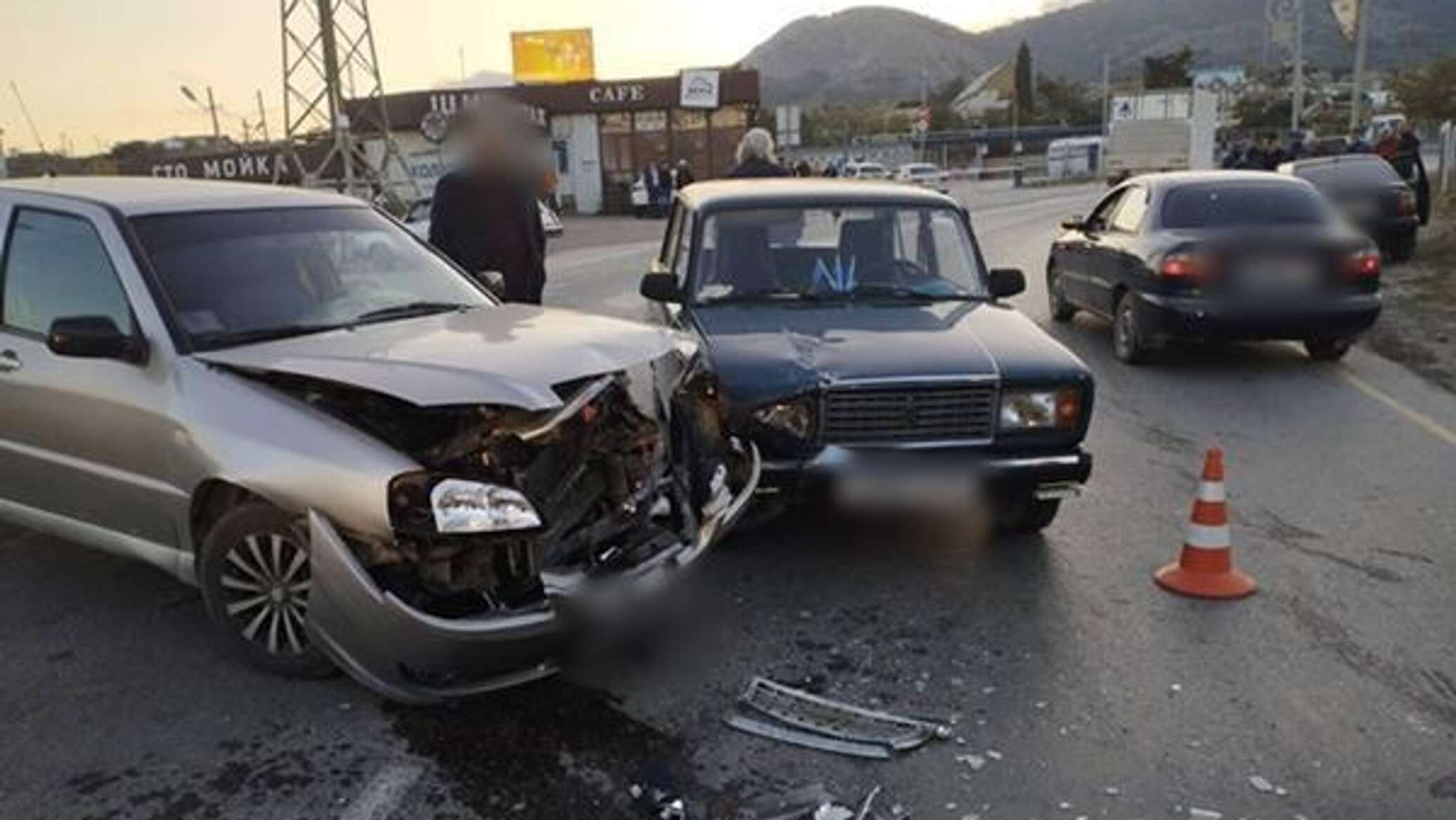 Три разбитых авто и двое пострадавших: хроника ДТП в Крыму - РИА Новости  Крым, 20.10.2022