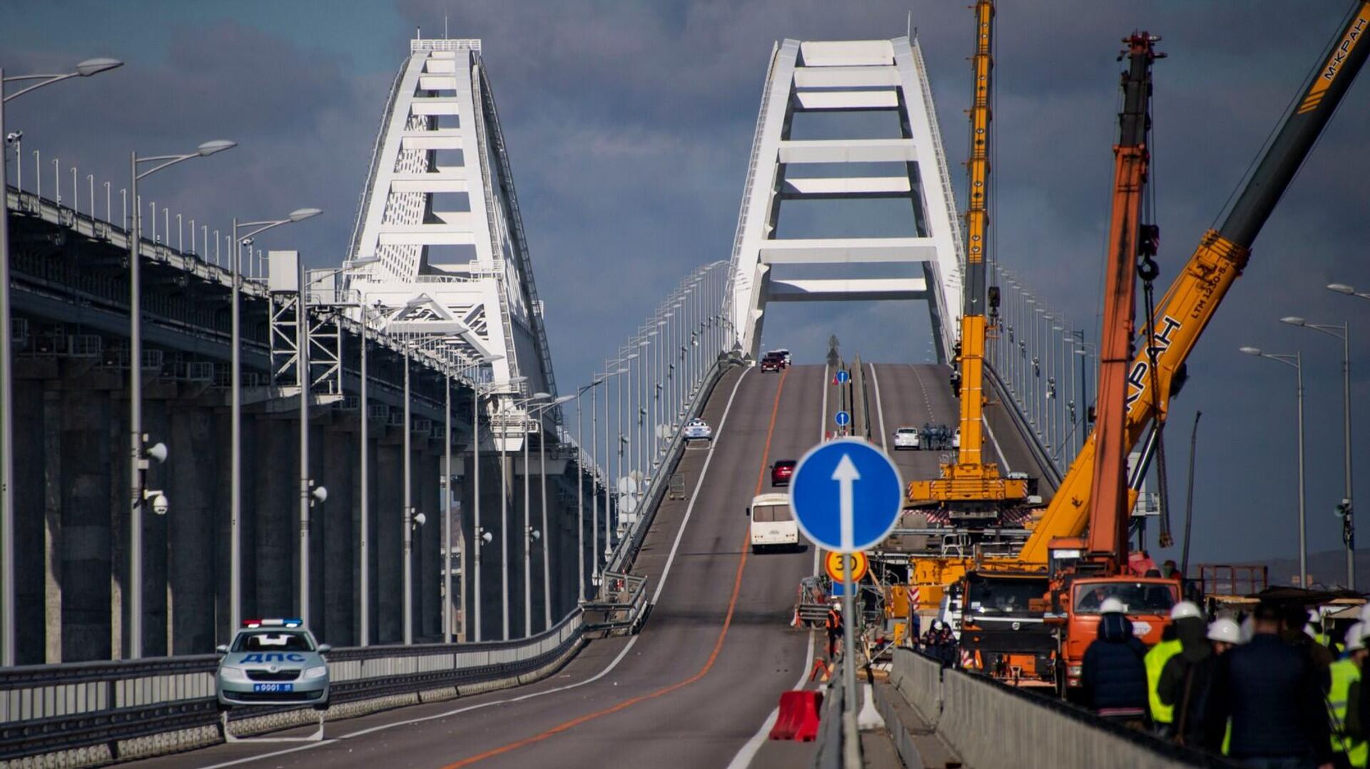 Восстановление повреждённых пролётов Крымского моста после теракта 8 октября 2022 года - РИА Новости, 1920, 26.10.2022
