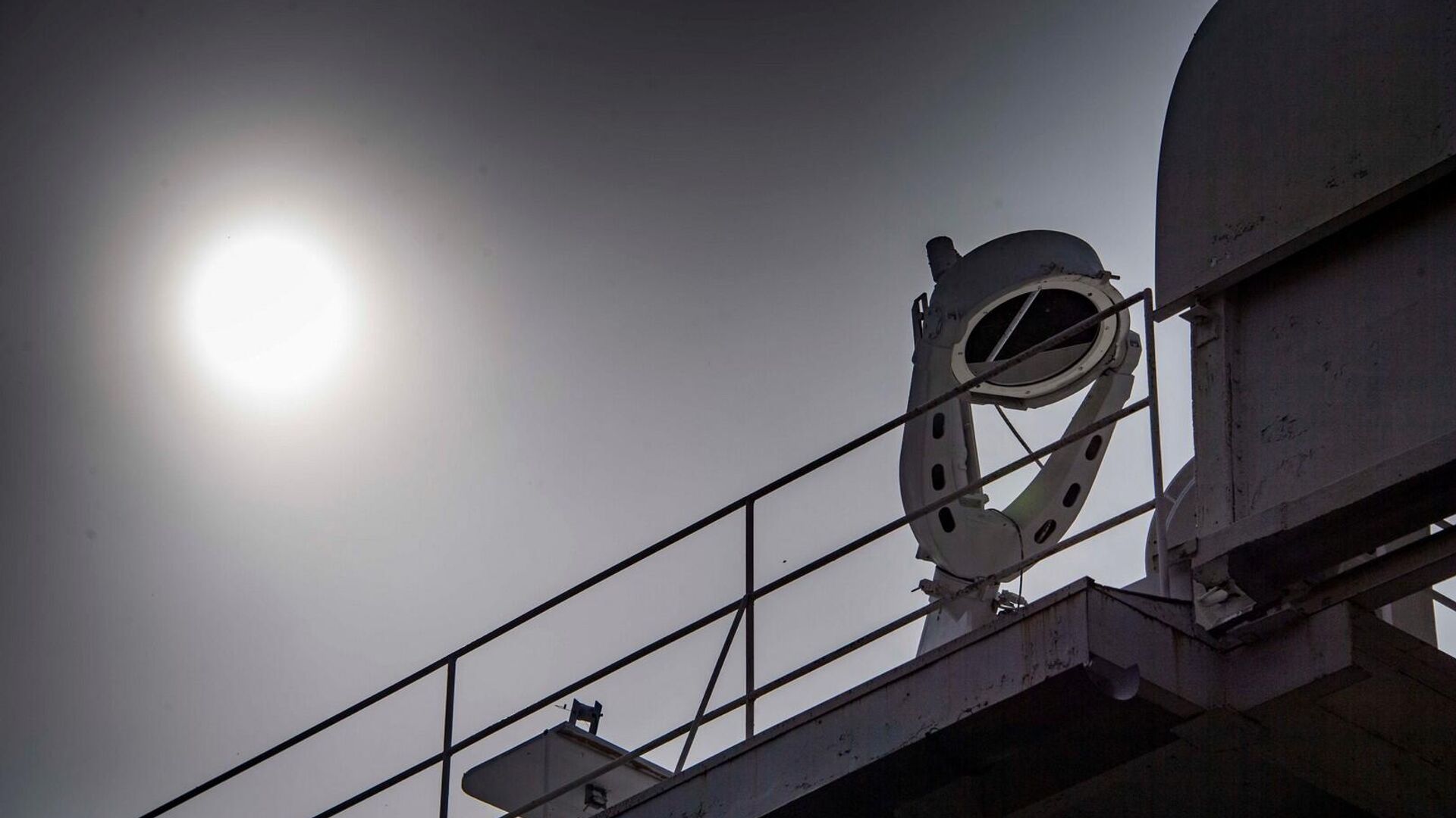 Крым. Посёлок научное. Наблюдение солнечного затмения Крым. Посёлок научное. Наблюдение солнечного затмения - РИА Новости, 1920, 07.12.2025