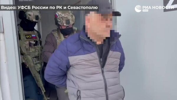 Задержание участника незаконного нацбата в Крыму. Скриншот оперативного видео ФСБ