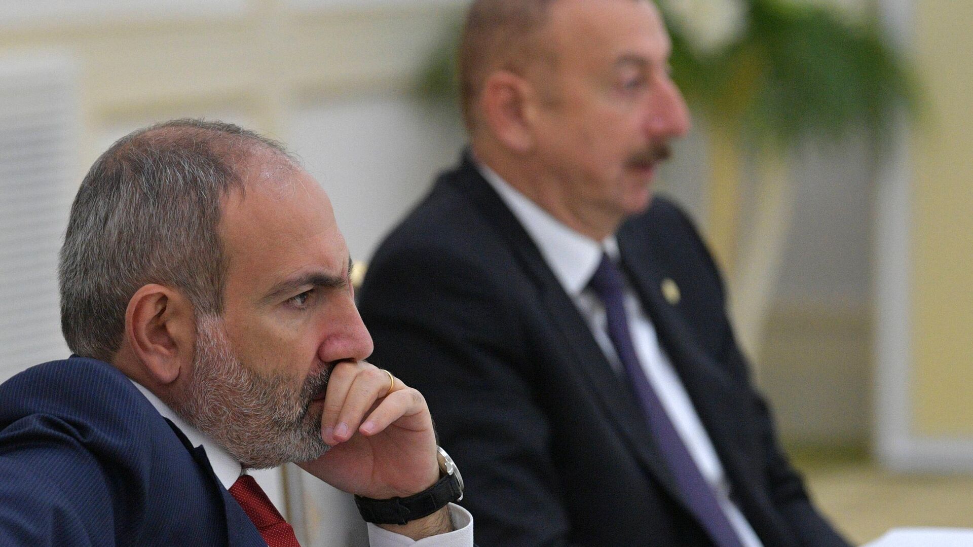 Премьер-министр Армении Никол Пашинян (слева) и президент Азербайджана Ильхам Алиев - РИА Новости, 1920, 22.05.2023