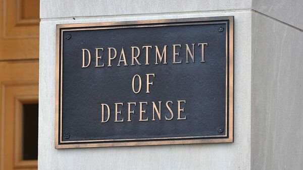 Мемориальная доска Министерства обороны возле Пентагона в Вашингтоне. Фото MANDEL NGAN / AFP