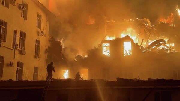 Кадры пожара в здании управления железными дорогами в Донецке