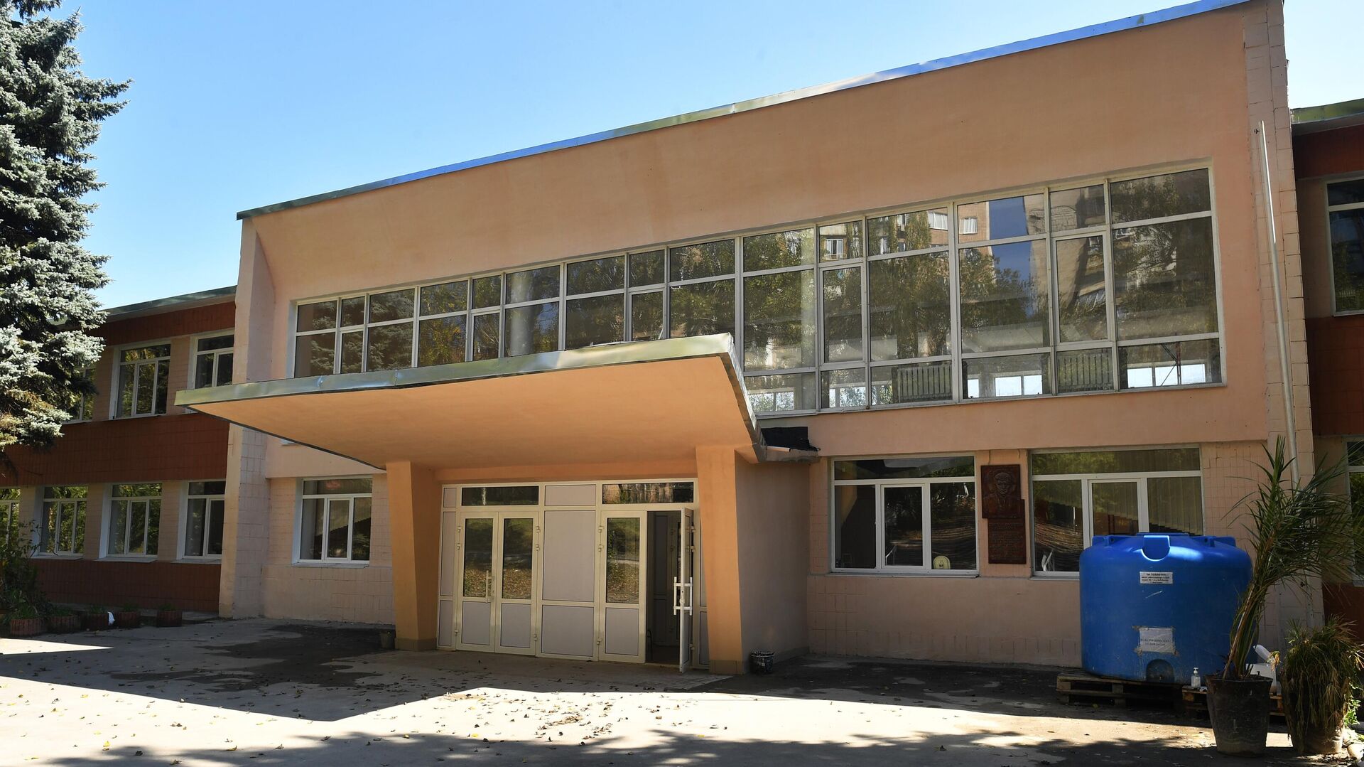 Восстановление школы в Донецке - РИА Новости, 1920, 18.11.2022