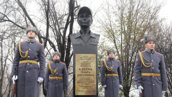 Памятник Ольге Качуре открыли в Донецке на Аллее героев