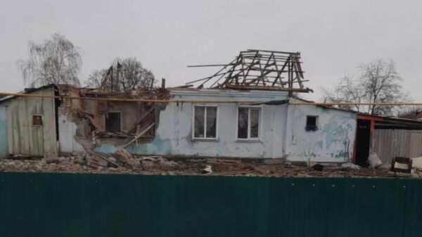 Последствия обстрела поселка в Белгородской области