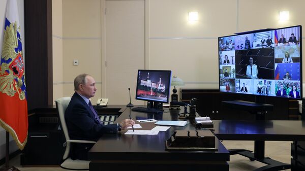 Президент РФ Владимир Путин встретился с встречу с инвалидами и представителями общественных организаций