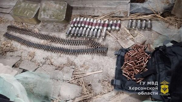 На Арабатской стрелке полицейские нашли тайник с боеприпасами
