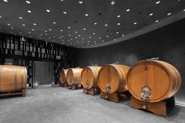 Центр винного туризма WINEPARK, расположенный на территории курорта Mriya Resort & SPA, впервые представил выпущенное под собственным брендом вино. Центр винного туризма WINEPARK, расположенный на территории курорта Mriya Resort & SPA, впервые представил выпущенное под собственным брендом вино.
