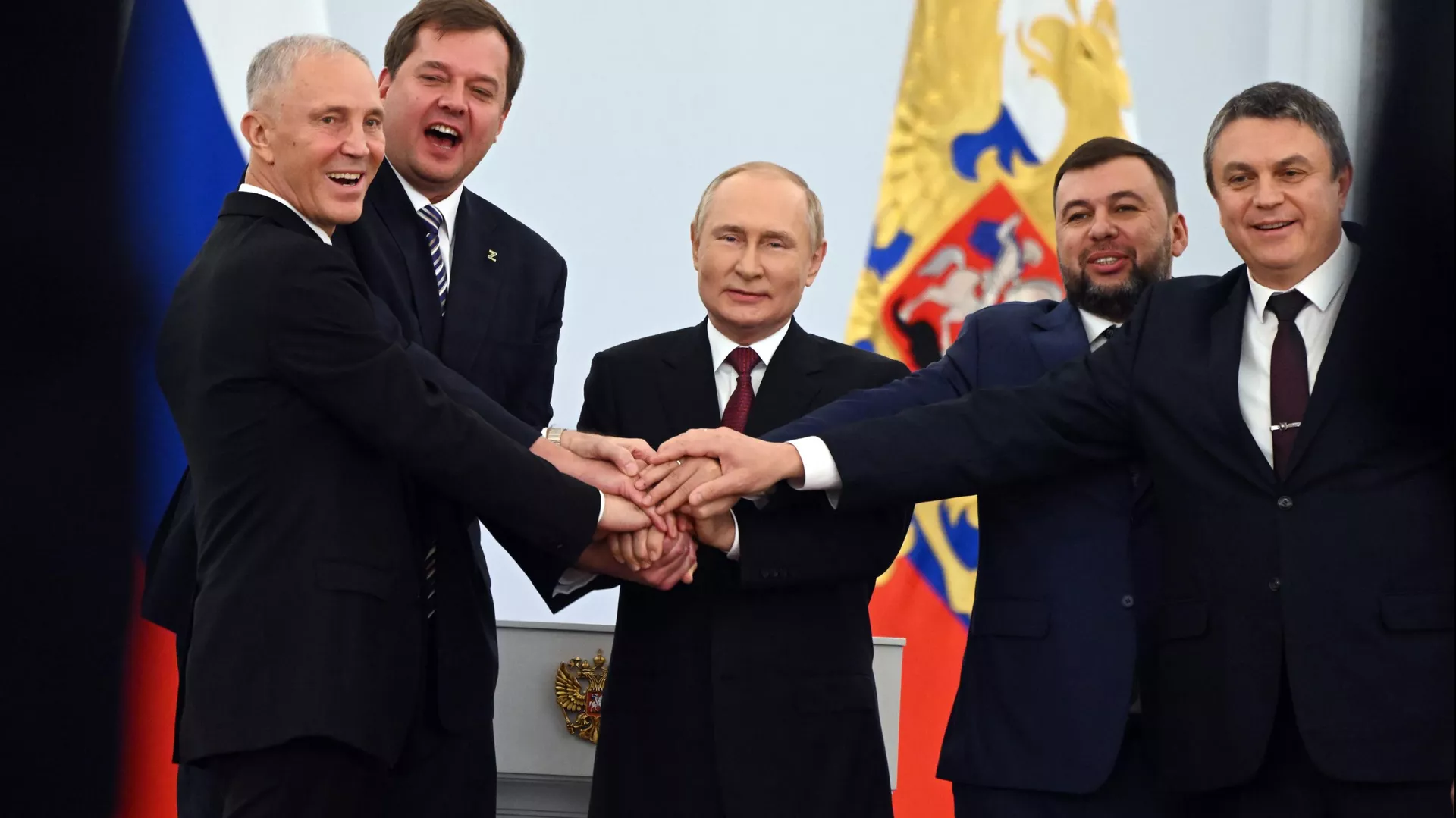 Президент РФ Владимир Путин после подписания договоров о вхождении в Российскую Федерацию Донецкой и Луганской народных республик, Запорожской и Херсонской областей Президент РФ Владимир Путин после подписания договоров о вхождении в Российскую Федерацию Донецкой и Луганской народных республик, Запорожской и Херсонской областей - РИА Новости, 1920, 19.09.2023