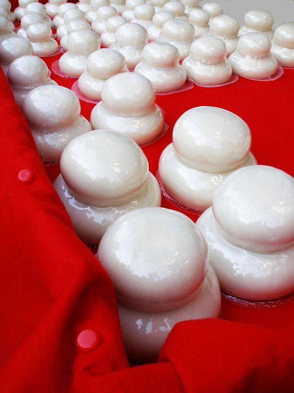 Пирожные Kagami mochi - традиционное Новогоднее украшение в Японии