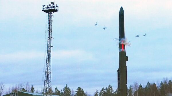 Запуск межконтинентальной баллистической ракеты (МБР) РС-24 Ярс в составе подвижного грунтового ракетного комплекса