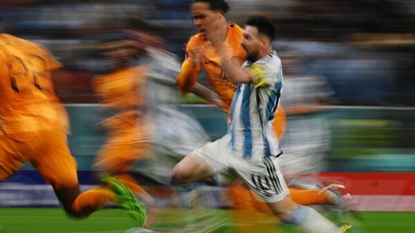 Игрок сборной Аргентины Лионель Месси в матче 1/4 финала чемпионата мира по футболу между сборными Нидерландов и Аргентины.