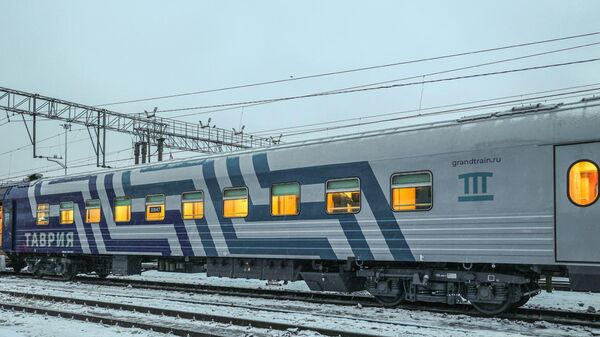 Новые вагоны поезда Таврия в обновленной ливрее