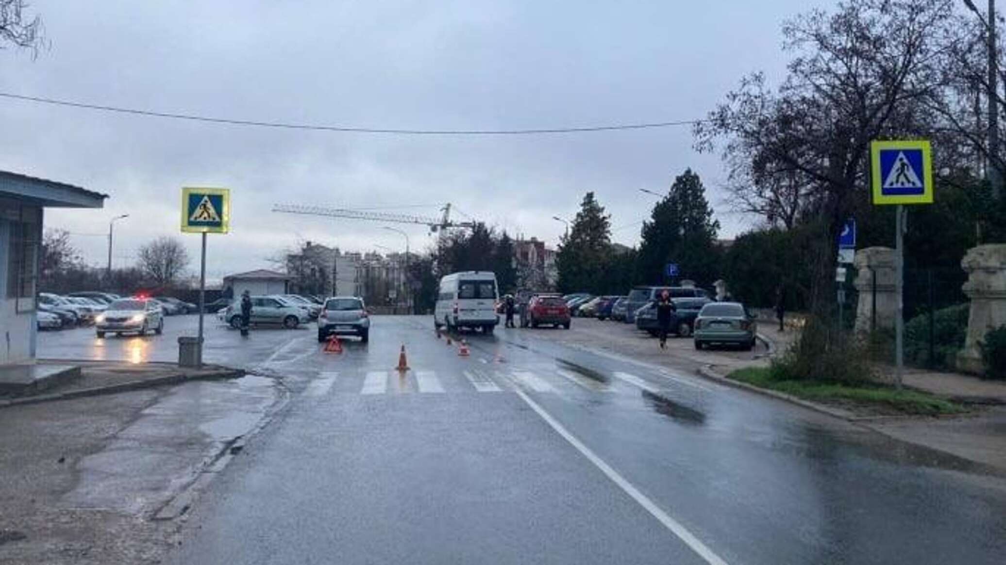 В Севастополе машина сбила мать с ребенком на зебре - РИА Новости Крым,  27.12.2022