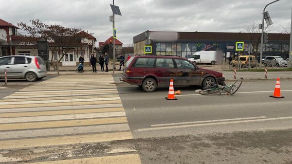 На трассе Симферополь-Евпатория авто сбило велосипедиста на пешеходном переходе