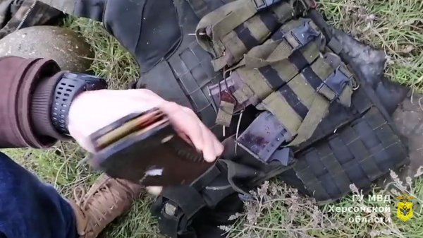 В Херсонской области обнаружили оружие, боеприпасы и форму, которую бросил сбежавший солдат ВСУ