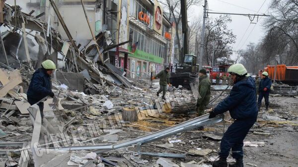 Крупный торговый центр в Донецке полностью разрушен из-за обстрелов ВСУ