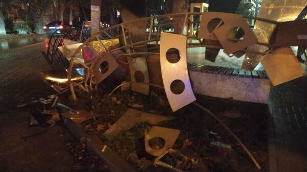 18 января в одном из скверов Керчи водитель автомобиля BMW сбил двух детей и скрылся с места ДТП