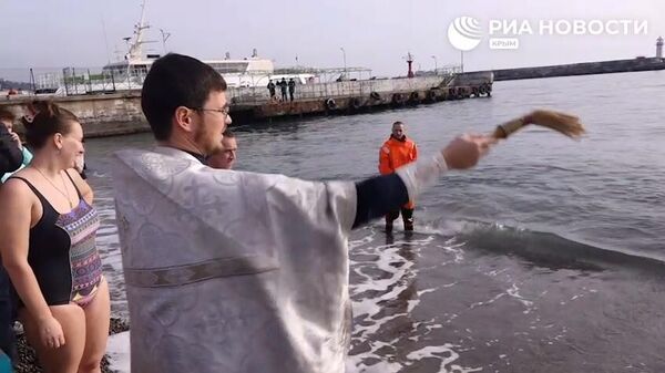 Морские купания в Ялте на Крещение для православных и не только