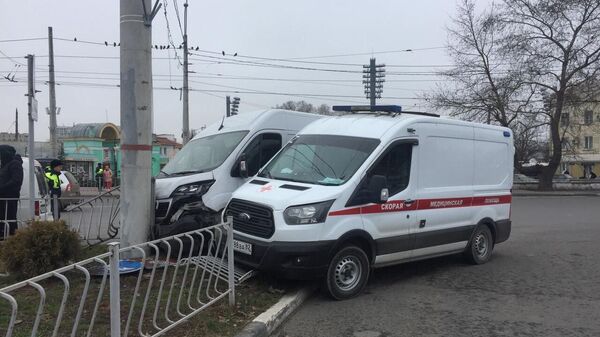 Три пассажира автомобиля скорой помощи пострадали в ДТП в Симферополе