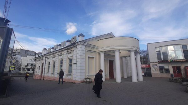 Здание бывшего кинотеатра Украина в Феодосии